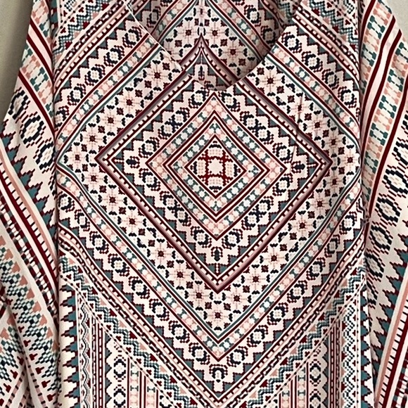 NWT | Tribal Print V-Hem Tank | Size 3X - Picture 3 of 4